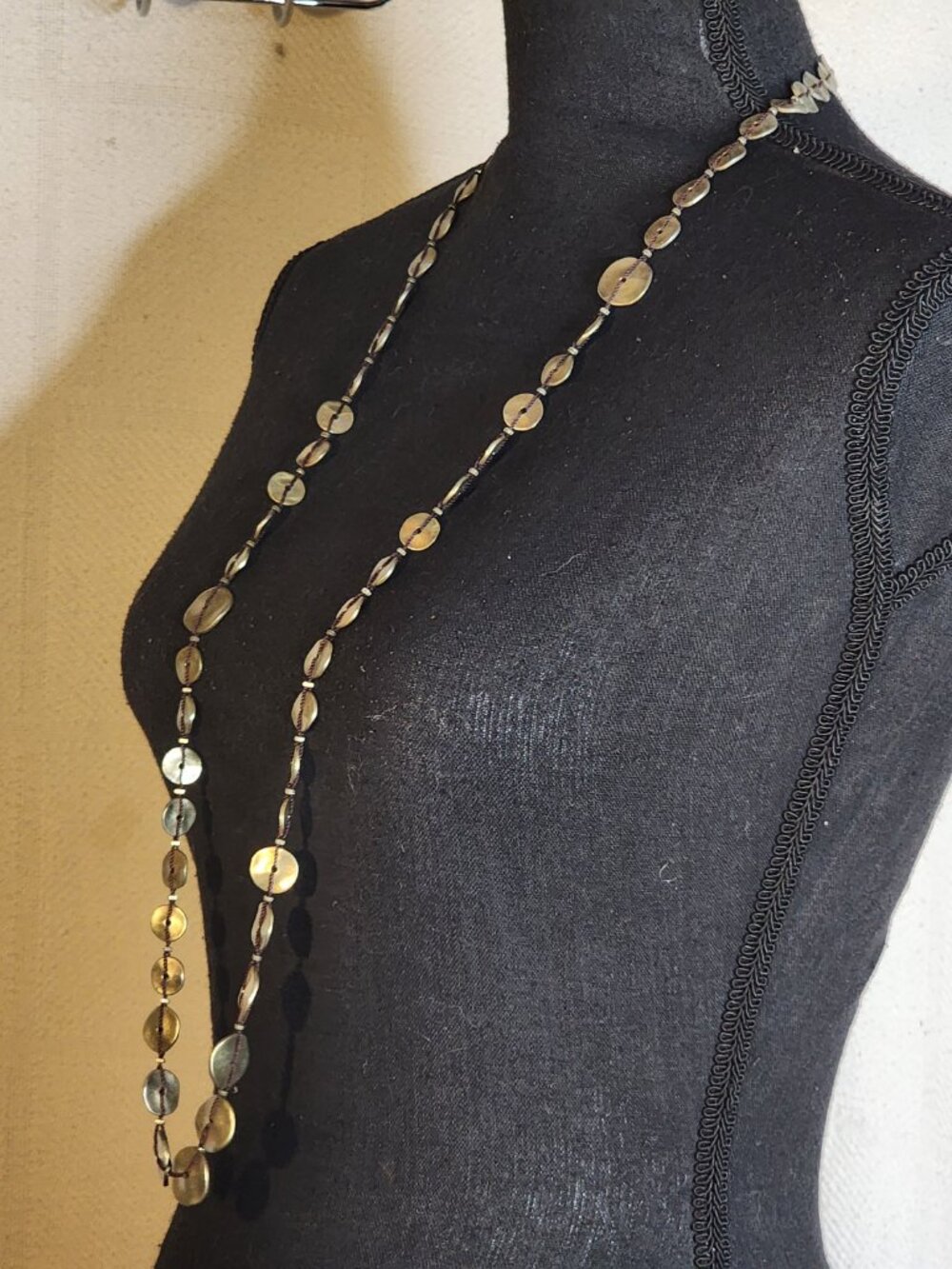 Chico's Old Gold Tone Threaded Metal Circles Long Vintage Adj 40.5" Necklace - Picture 7 of 16